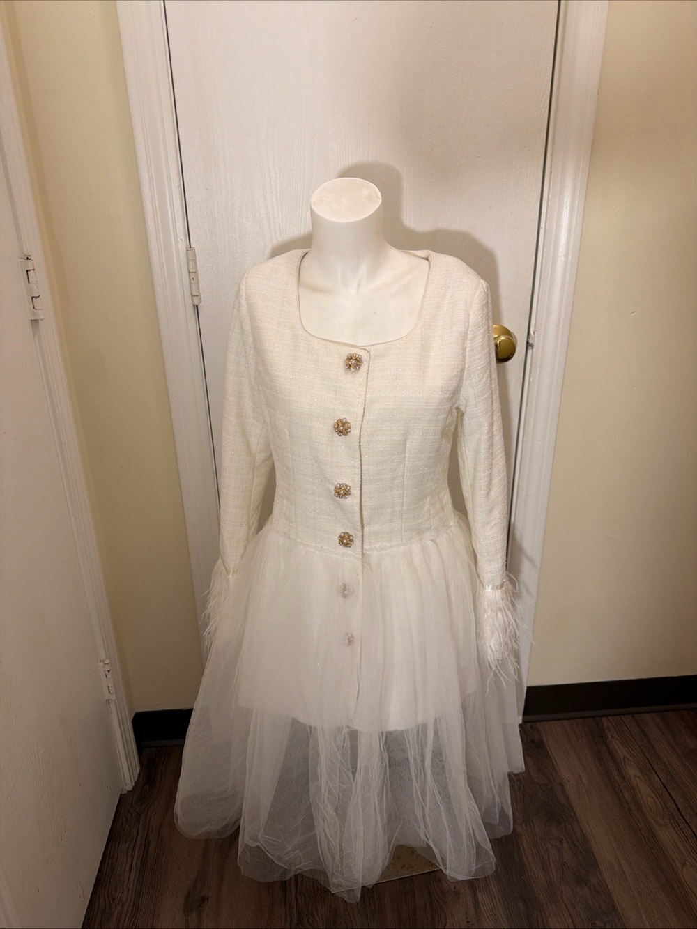 L'atiste by Amy White Tweed Jacket Dress Sz Small Jeweled Buttons Feathers NWT